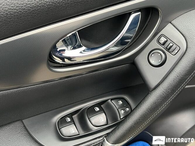 Nissan Qashqai 36 interauto-car
