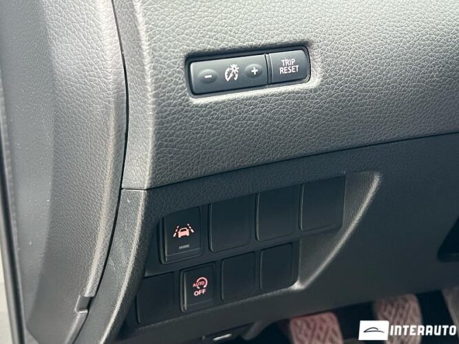 Nissan Qashqai 37 interauto-car