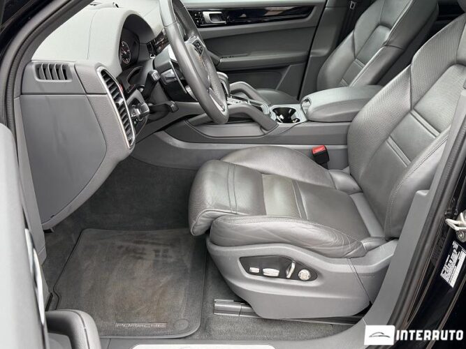 Porsche Cayenne 43 porsche Cayenne 2020