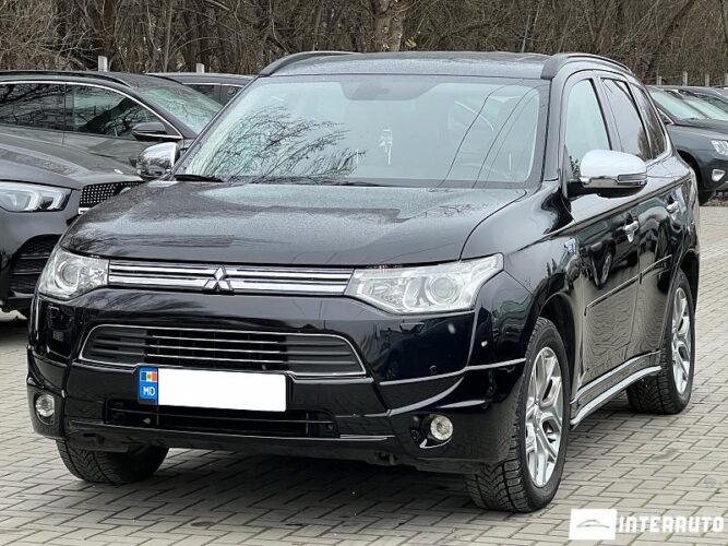 Mitsubishi Outlander 2013 doar la InterAuto