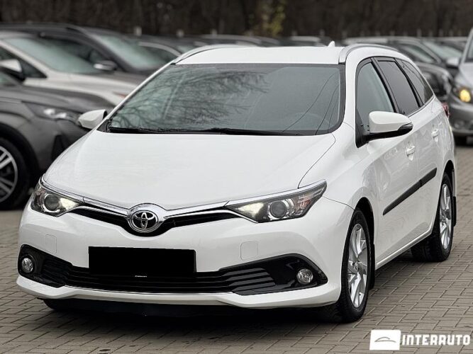 Toyota Auris 2016 doar la InterAuto