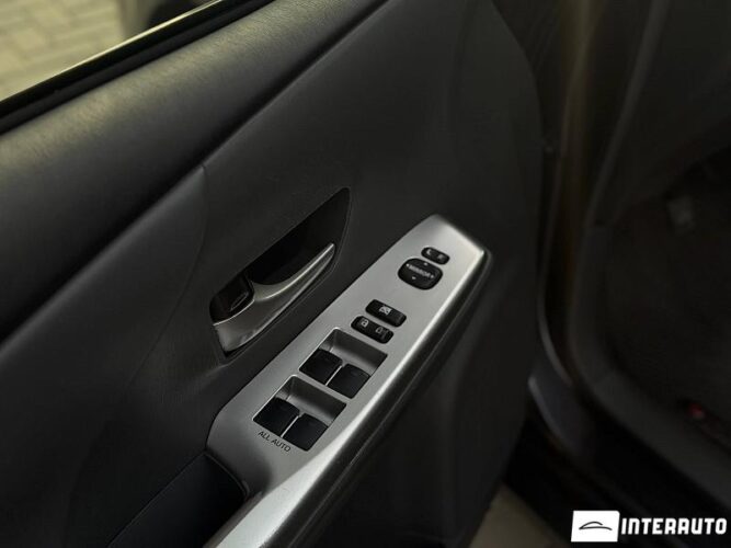 toyota Prius Plus / V 2013