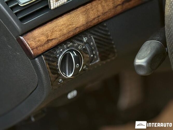 Mercedes E 240 33 mercedes E 240 2002