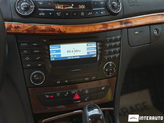 Mercedes E 240 38 mercedes E 240 2002