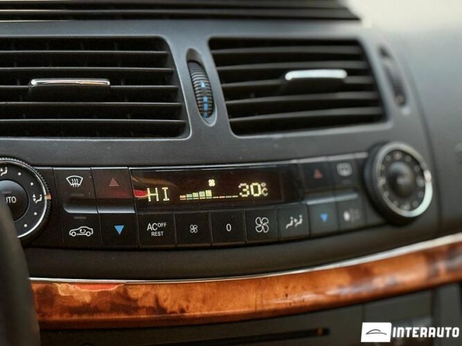 Mercedes E 240 37 mercedes E 240 2002