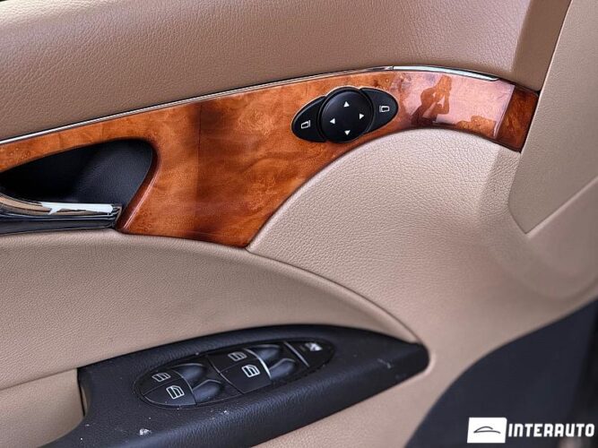 Mercedes E 240 32 mercedes E 240 2002