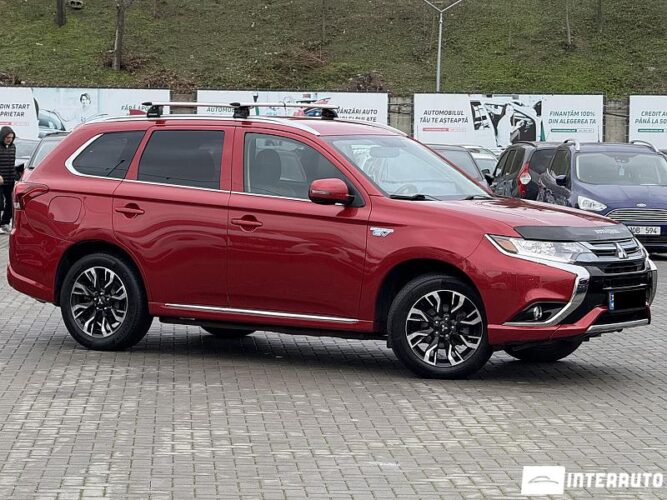 Mitsubishi Outlander 2018 doar la InterAuto