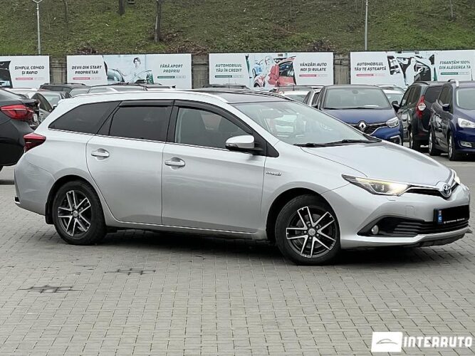 Toyota Auris 2015 doar la InterAuto