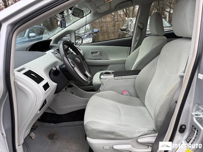 toyota Prius Plus / V 2012