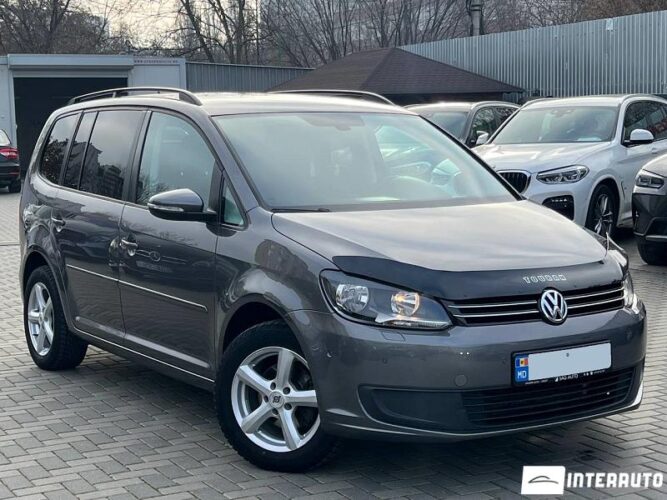 Volkswagen Touran 2015 doar la InterAuto