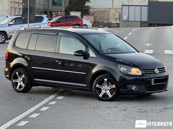 Volkswagen Touran 2011 doar la InterAuto