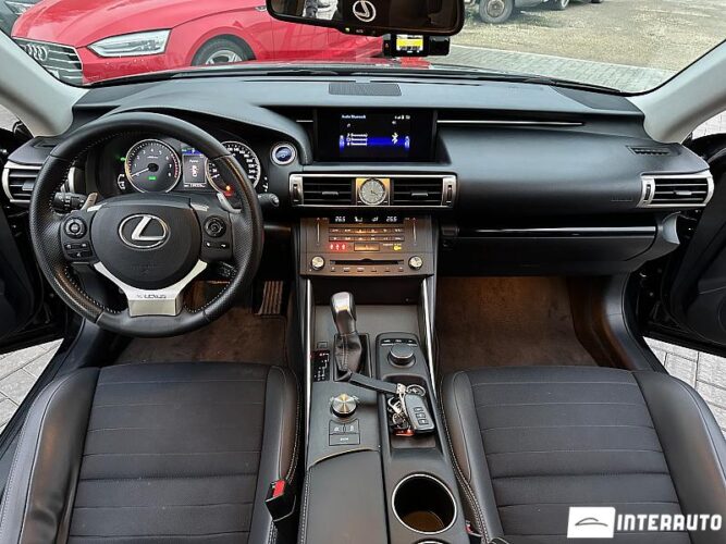 lexus IS 300h 2016