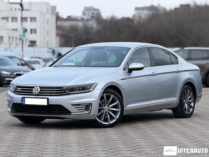 Volkswagen Passat GTE 2015 doar la InterAuto