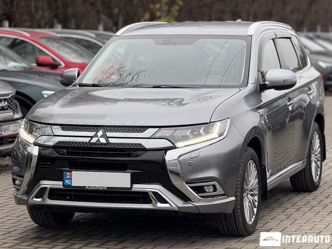 Mitsubishi Outlander 2018 doar la InterAuto