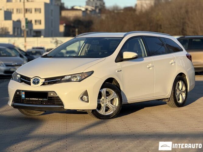 Toyota Auris 2014 doar la InterAuto