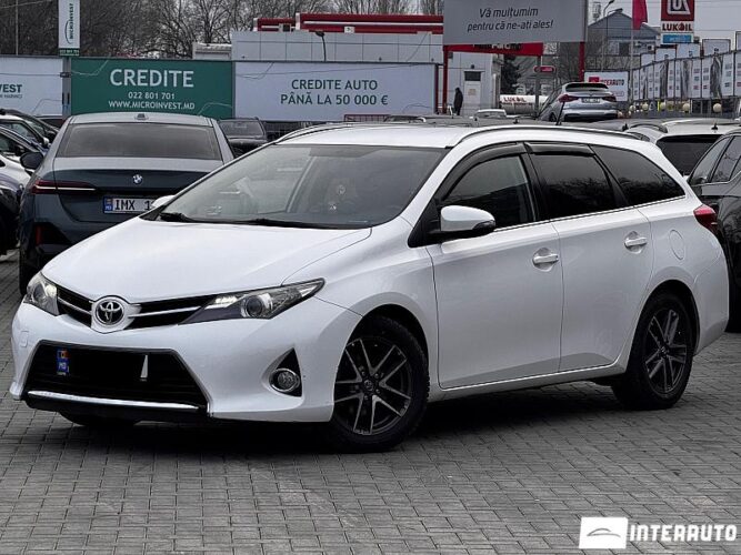 Toyota Auris 2014 doar la InterAuto