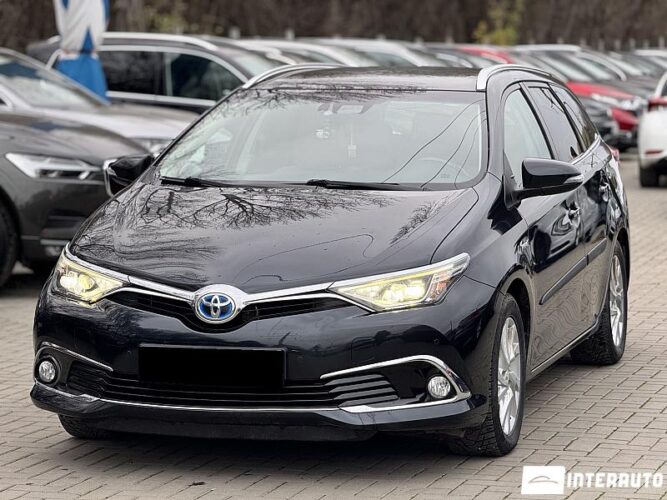 Toyota Auris 2015 doar la InterAuto