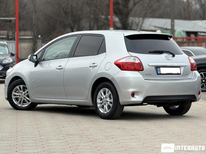 toyota Auris 2011