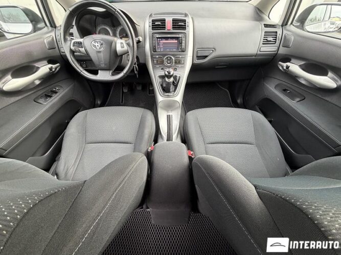 toyota Auris 2011