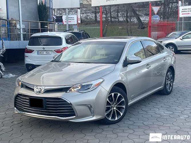 Toyota Avalon 2016 doar la InterAuto