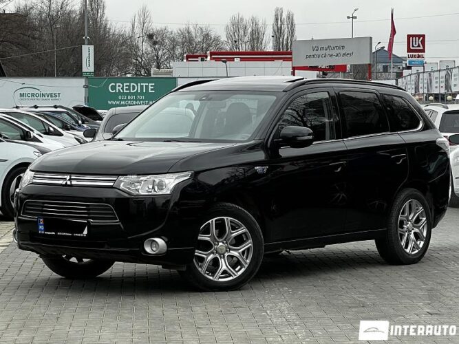 Mitsubishi Outlander 2014 doar la InterAuto