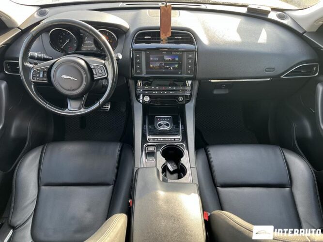 Jaguar F-Pace 42 jaguar F-Pace 2016