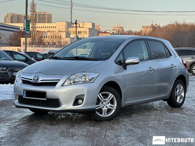 Toyota Auris 2011 doar la InterAuto