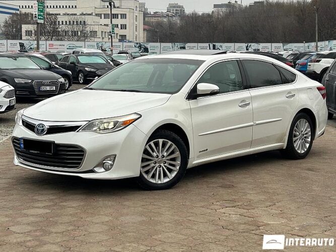 Toyota Avalon 2013 doar la InterAuto