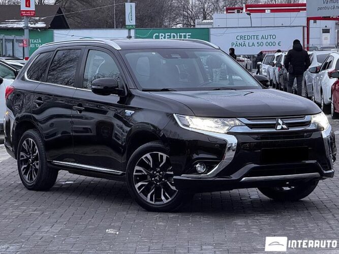 Mitsubishi Outlander 2018 doar la InterAuto