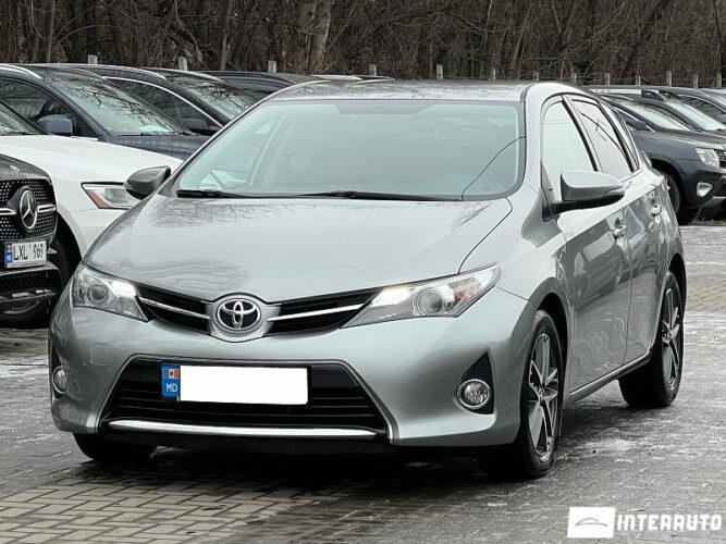Toyota Auris 2014 doar la InterAuto