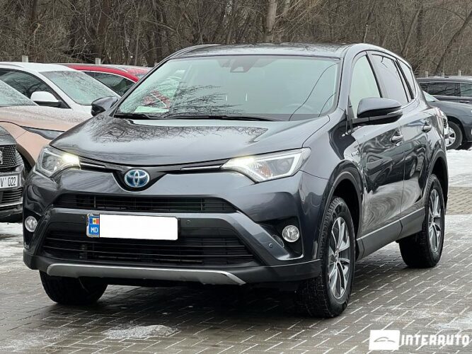 Toyota Rav-4 2017 doar la InterAuto