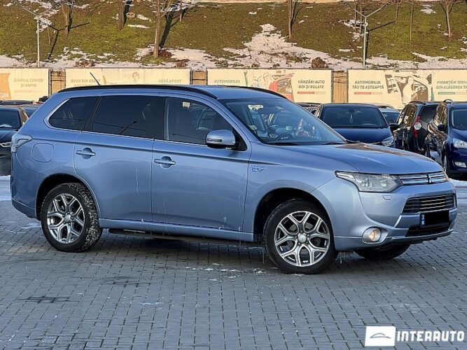 Mitsubishi Outlander 2014 doar la InterAuto