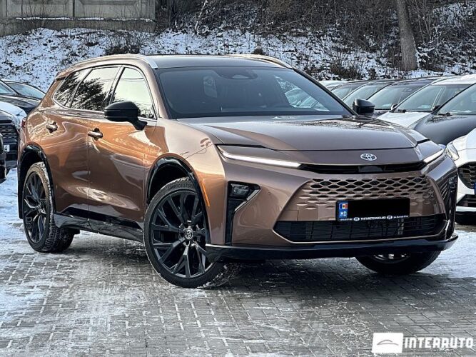 Toyota Crown 2024 doar la InterAuto
