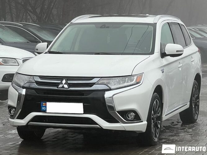 Mitsubishi Outlander 2018 doar la InterAuto
