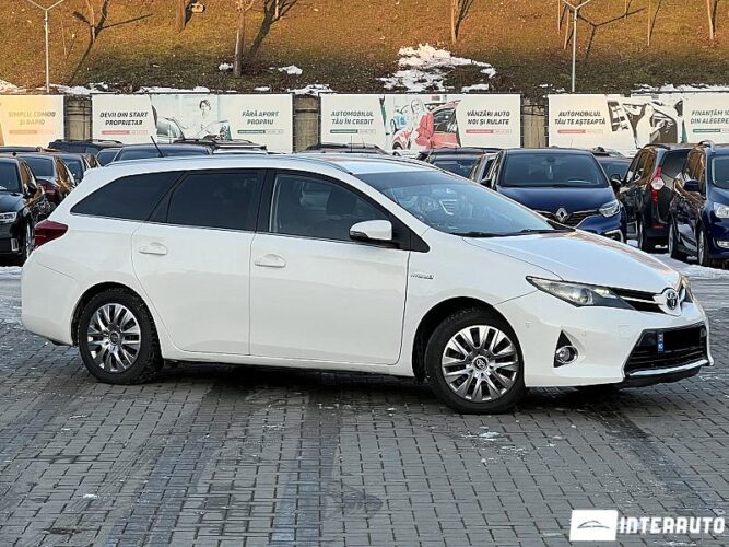 Toyota Auris 2014 doar la InterAuto
