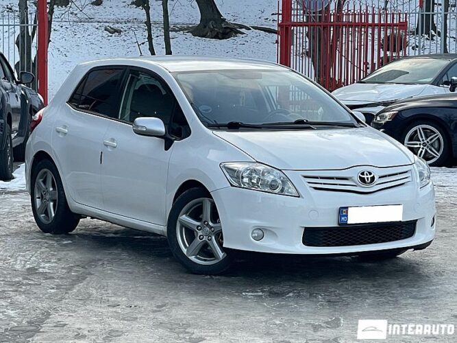 Toyota Auris 2011 doar la InterAuto
