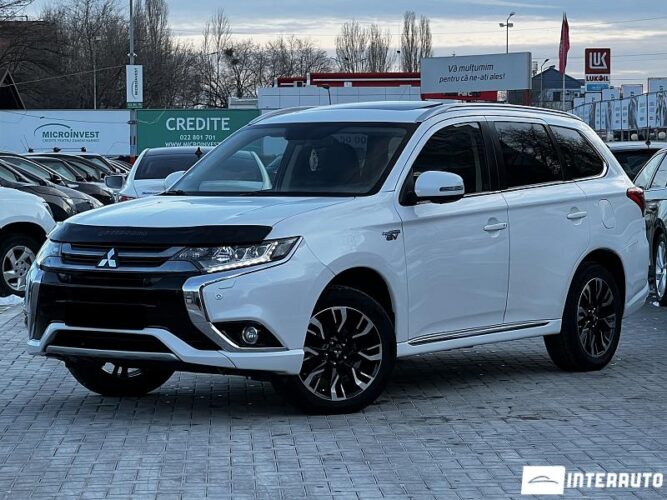 Mitsubishi Outlander 2015 doar la InterAuto