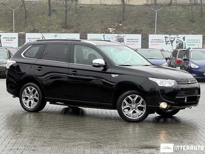 Mitsubishi Outlander 2013 doar la InterAuto