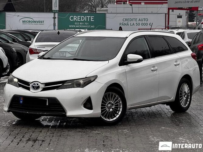 Toyota Auris 2013 doar la InterAuto